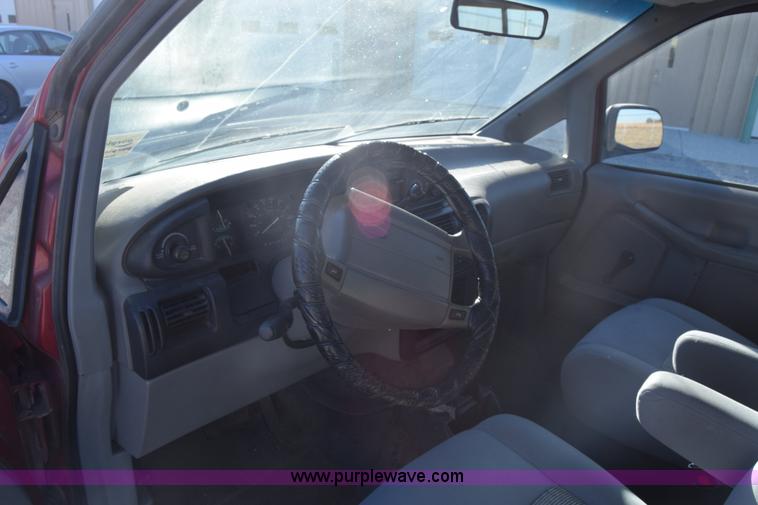 image for item K4973 1997 Ford Aerostar XLT van