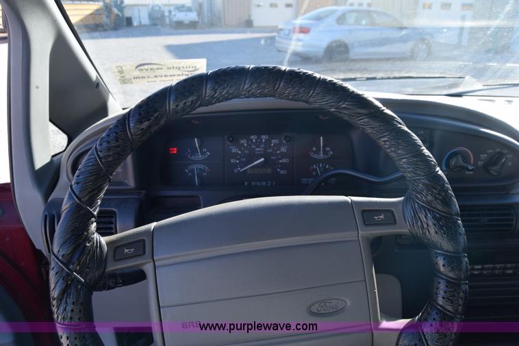 image for item K4973 1997 Ford Aerostar XLT van