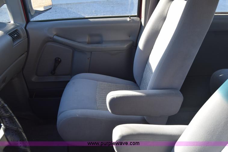 image for item K4973 1997 Ford Aerostar XLT van