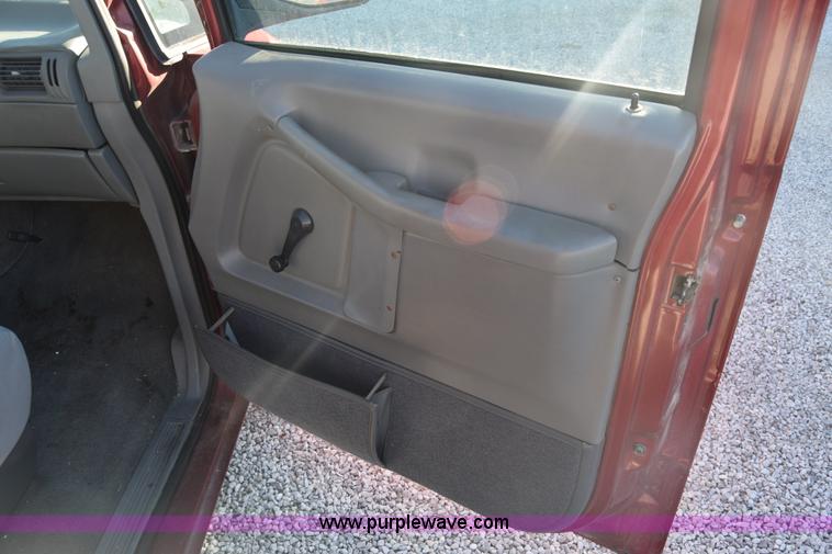 image for item K4973 1997 Ford Aerostar XLT van