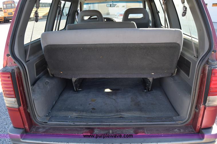 image for item K4973 1997 Ford Aerostar XLT van