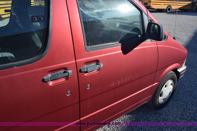 image for item K4973 1997 Ford Aerostar XLT van