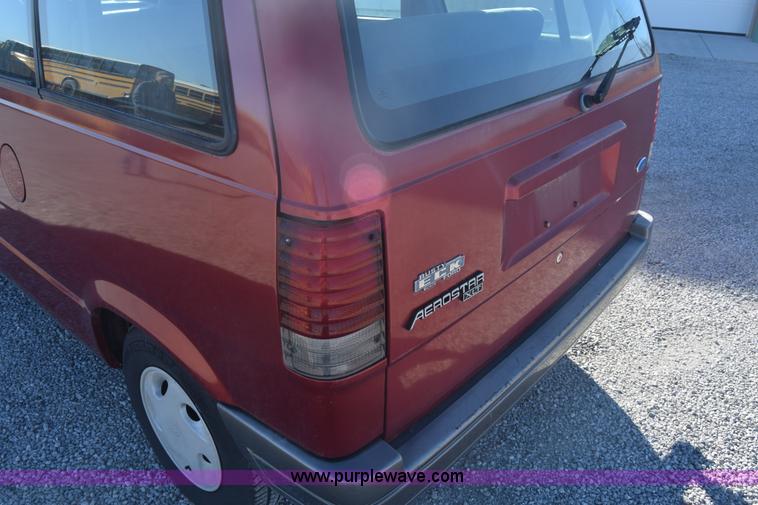image for item K4973 1997 Ford Aerostar XLT van