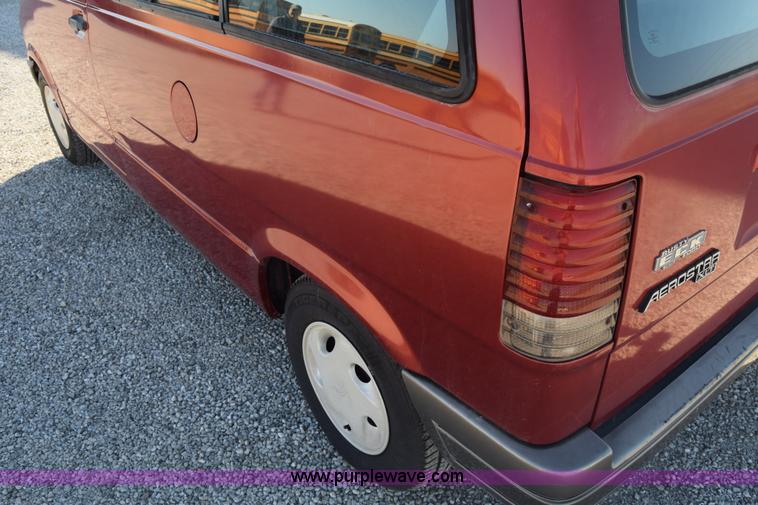 image for item K4973 1997 Ford Aerostar XLT van
