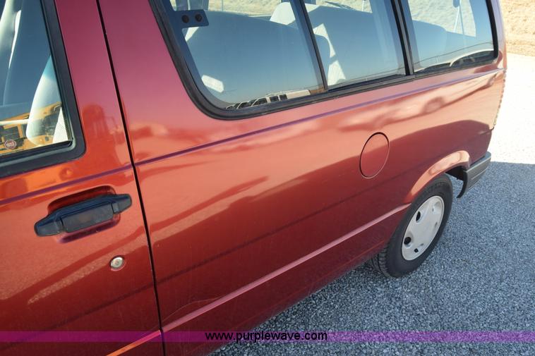 image for item K4973 1997 Ford Aerostar XLT van