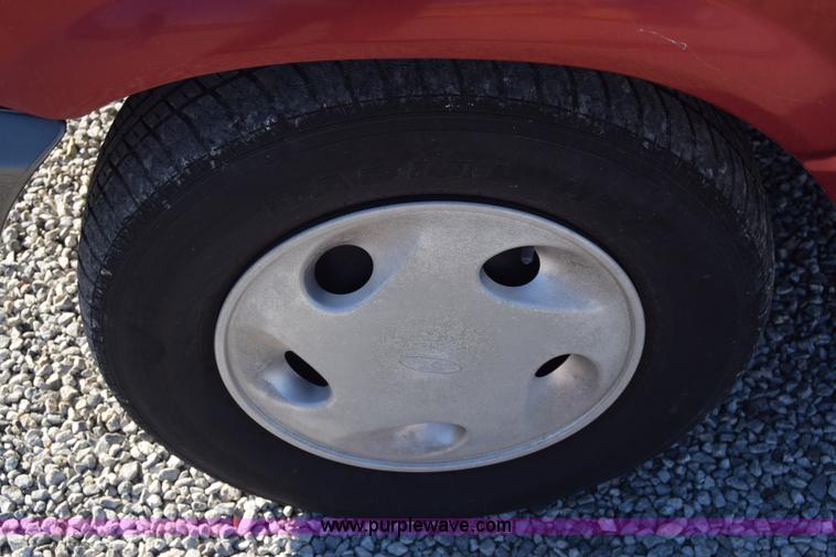 image for item K4973 1997 Ford Aerostar XLT van