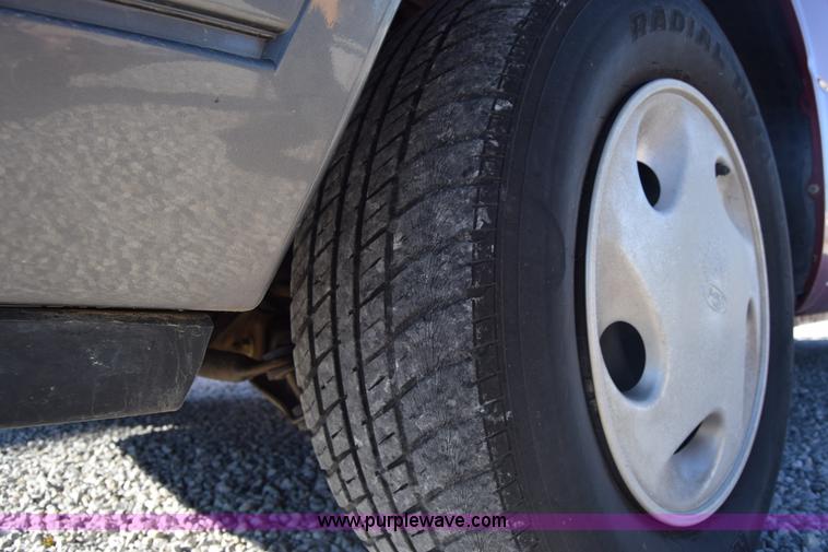 image for item K4973 1997 Ford Aerostar XLT van