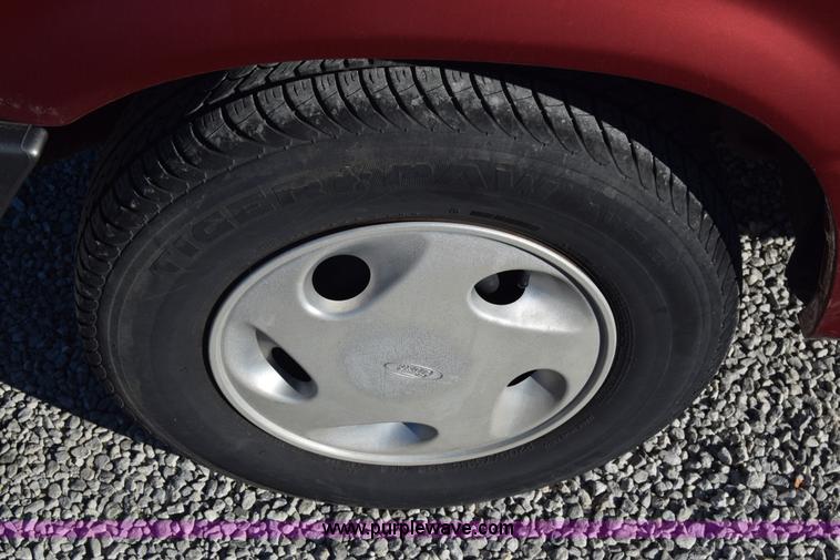 image for item K4973 1997 Ford Aerostar XLT van