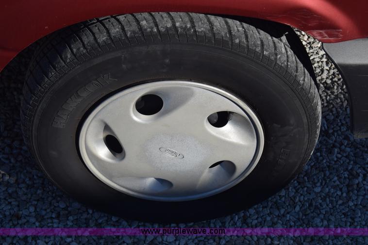 image for item K4973 1997 Ford Aerostar XLT van