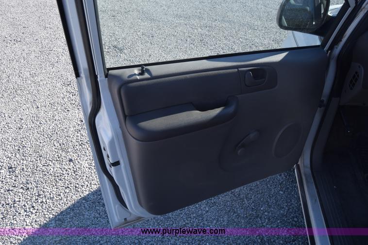 image for item K4974 2001 Dodge Grand Caravan SE van