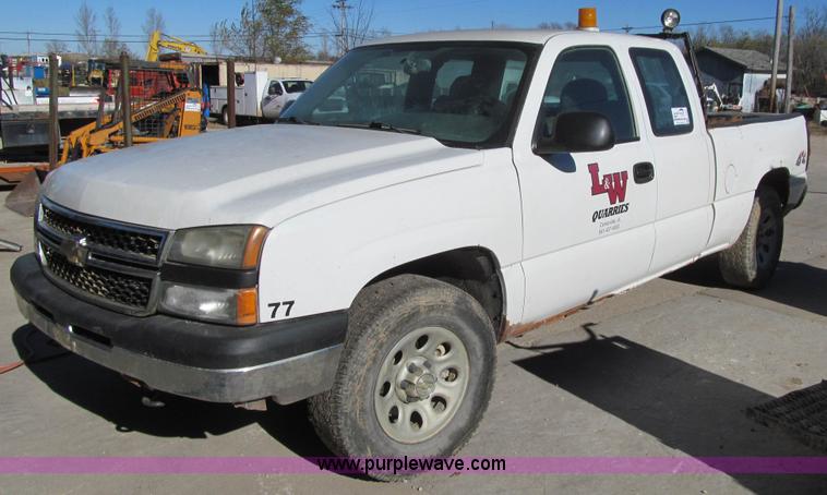image for item L1821 2006 Chevrolet Silverado 1500 Ext. Cab pickup truck