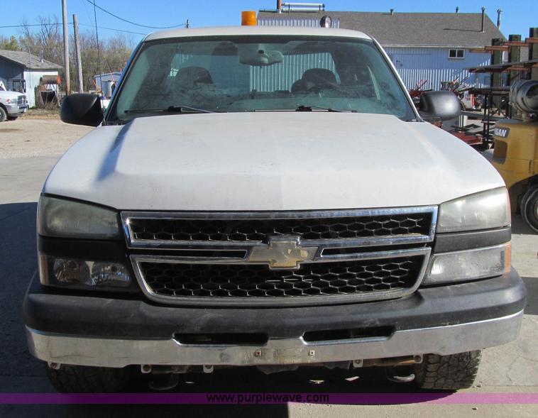 image for item L1821 2006 Chevrolet Silverado 1500 Ext. Cab pickup truck