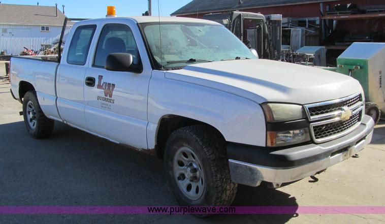 image for item L1821 2006 Chevrolet Silverado 1500 Ext. Cab pickup truck