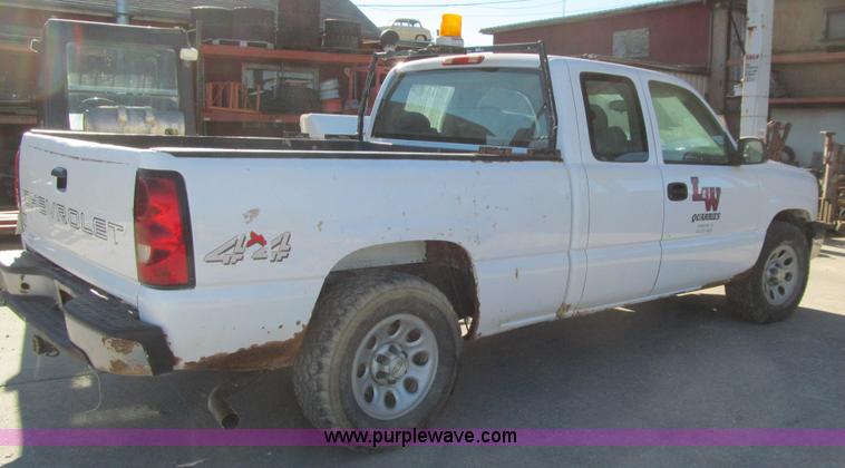 image for item L1821 2006 Chevrolet Silverado 1500 Ext. Cab pickup truck