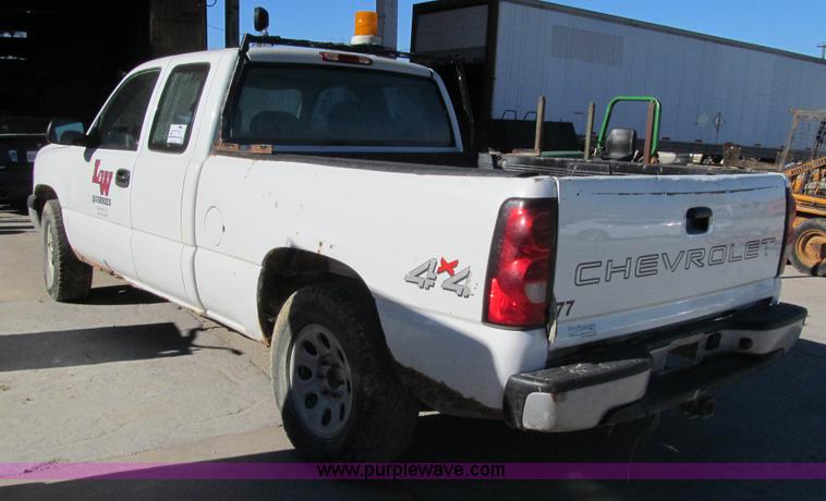 image for item L1821 2006 Chevrolet Silverado 1500 Ext. Cab pickup truck