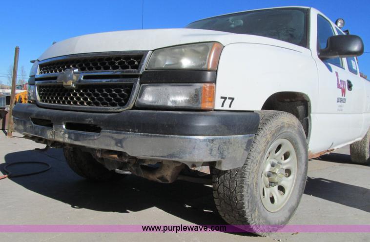 image for item L1821 2006 Chevrolet Silverado 1500 Ext. Cab pickup truck