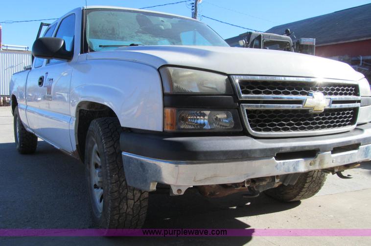 image for item L1821 2006 Chevrolet Silverado 1500 Ext. Cab pickup truck