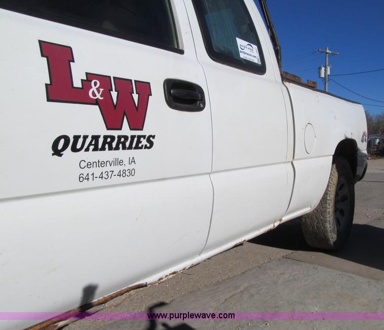 image for item L1821 2006 Chevrolet Silverado 1500 Ext. Cab pickup truck