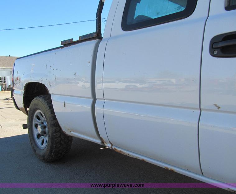 image for item L1821 2006 Chevrolet Silverado 1500 Ext. Cab pickup truck
