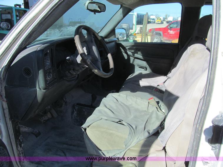 image for item L1821 2006 Chevrolet Silverado 1500 Ext. Cab pickup truck