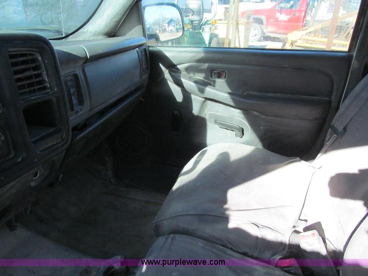 image for item L1821 2006 Chevrolet Silverado 1500 Ext. Cab pickup truck