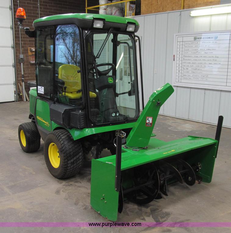 image for item L1832 2011 John Deere 1565 Series II lawn tractor