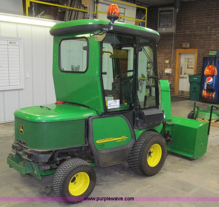 image for item L1832 2011 John Deere 1565 Series II lawn tractor