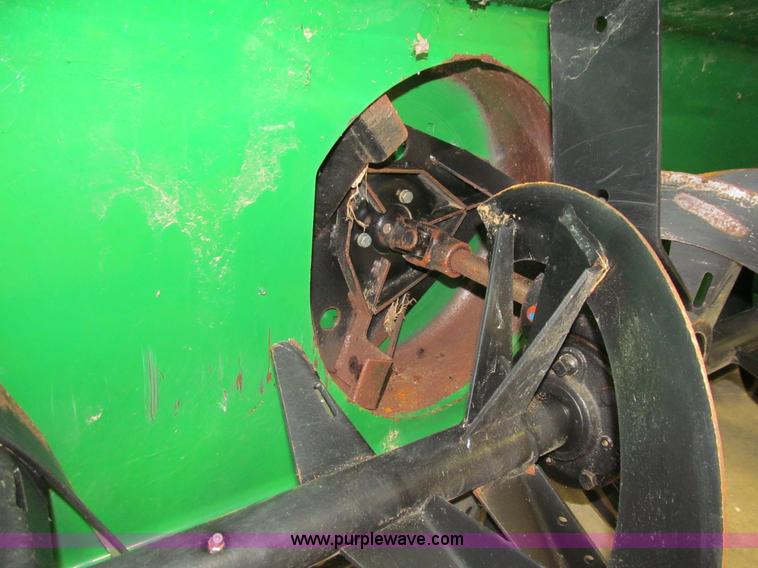 image for item L1832 2011 John Deere 1565 Series II lawn tractor