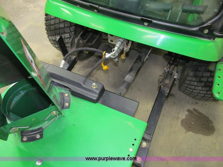 image for item L1832 2011 John Deere 1565 Series II lawn tractor