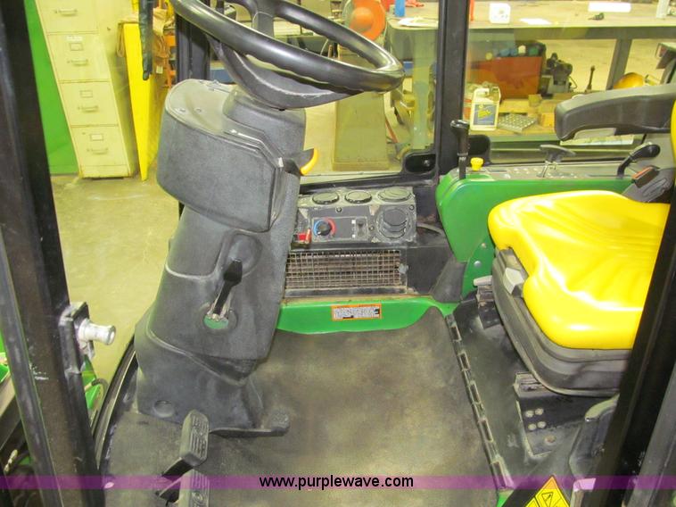 image for item L1832 2011 John Deere 1565 Series II lawn tractor