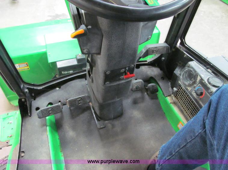 image for item L1832 2011 John Deere 1565 Series II lawn tractor