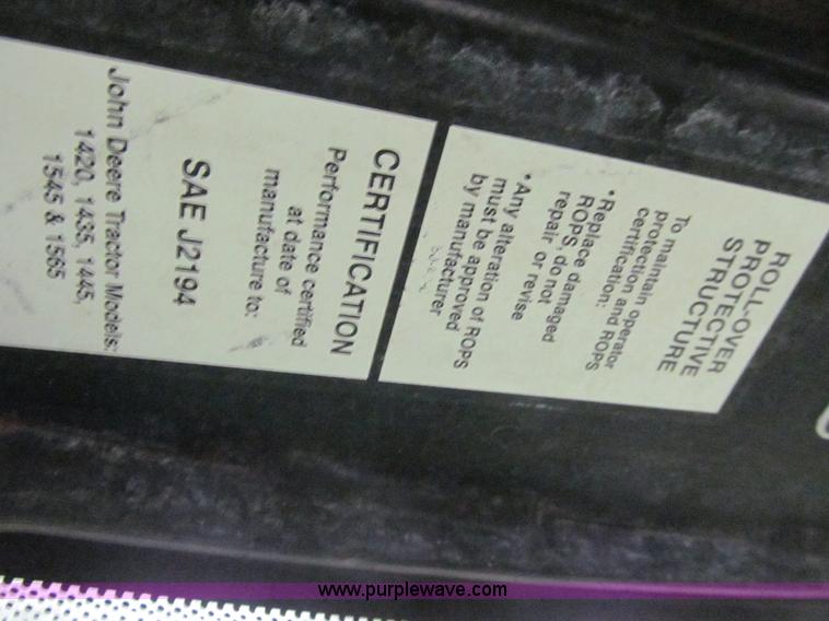 image for item L1832 2011 John Deere 1565 Series II lawn tractor