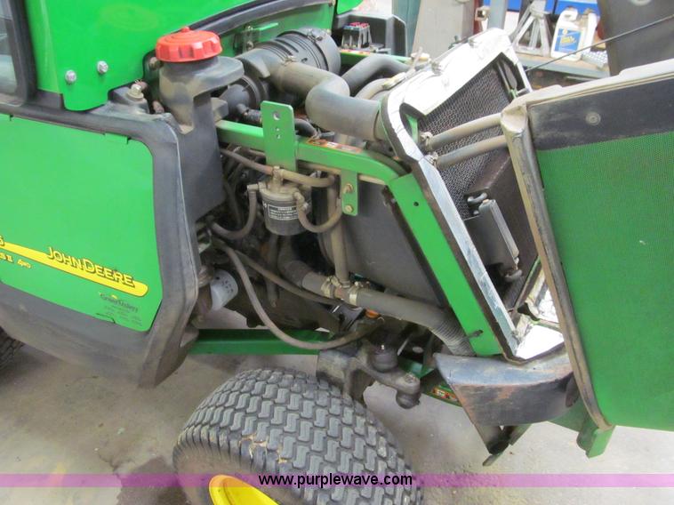 image for item L1832 2011 John Deere 1565 Series II lawn tractor