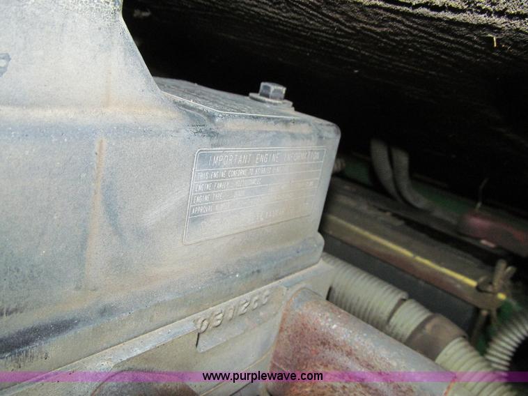 image for item L1832 2011 John Deere 1565 Series II lawn tractor