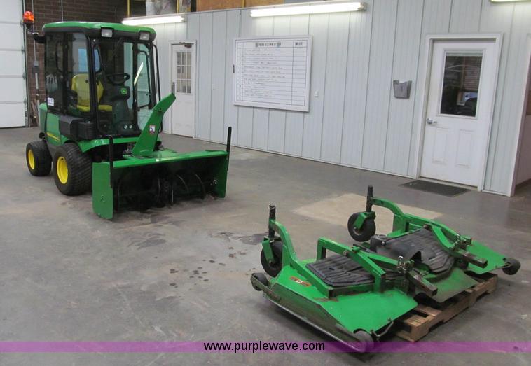 image for item L1832 2011 John Deere 1565 Series II lawn tractor