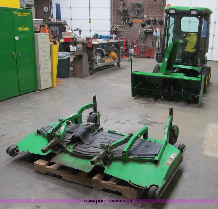 image for item L1832 2011 John Deere 1565 Series II lawn tractor