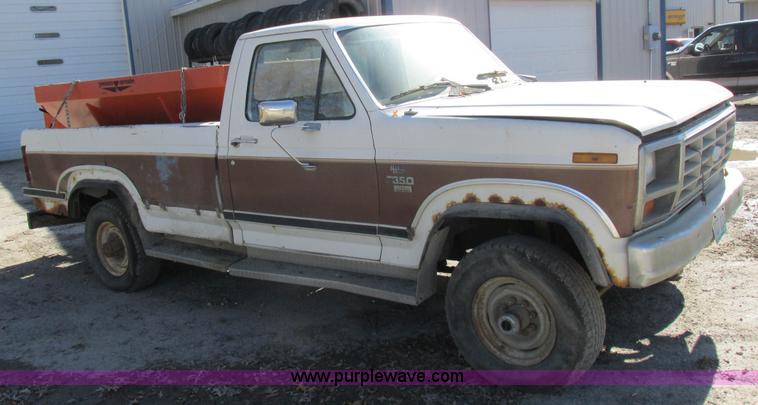 image for item L4122 1986 Ford F350 pickup truck