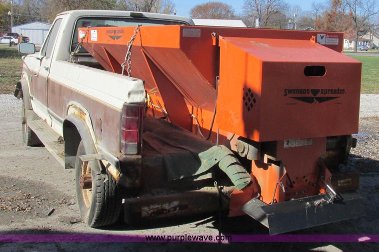 image for item L4122 1986 Ford F350 pickup truck