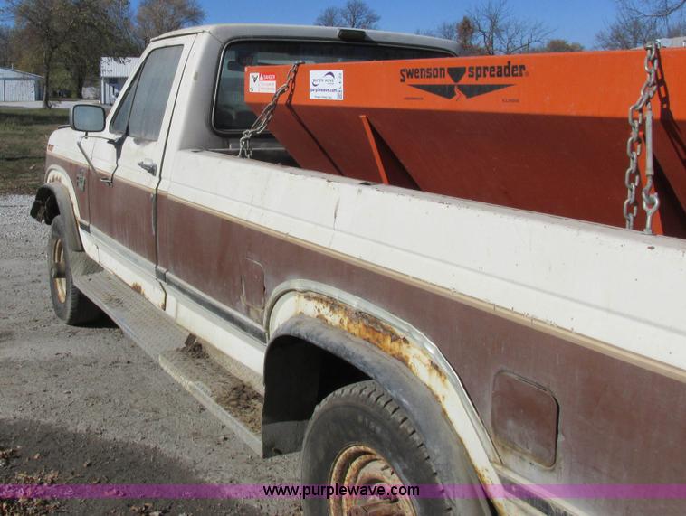 image for item L4122 1986 Ford F350 pickup truck