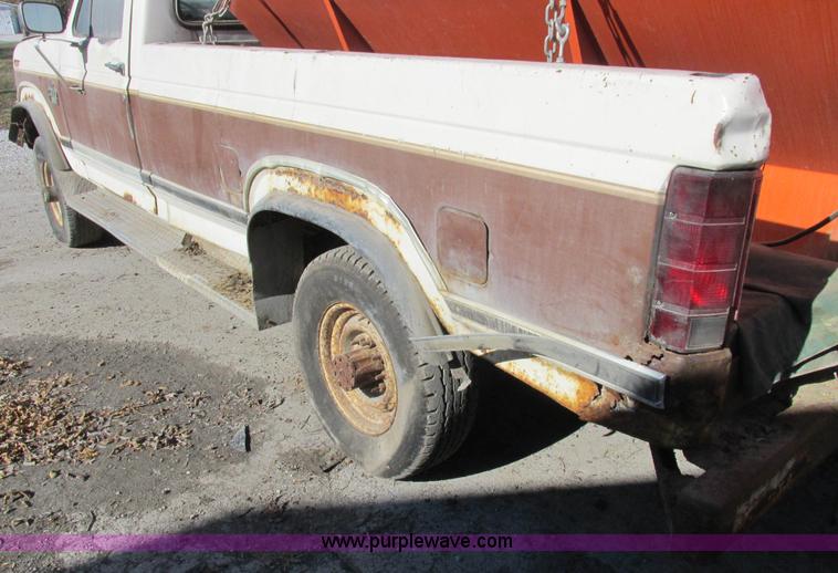 image for item L4122 1986 Ford F350 pickup truck