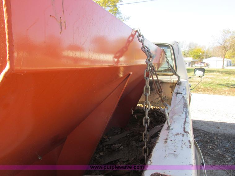 image for item L4122 1986 Ford F350 pickup truck