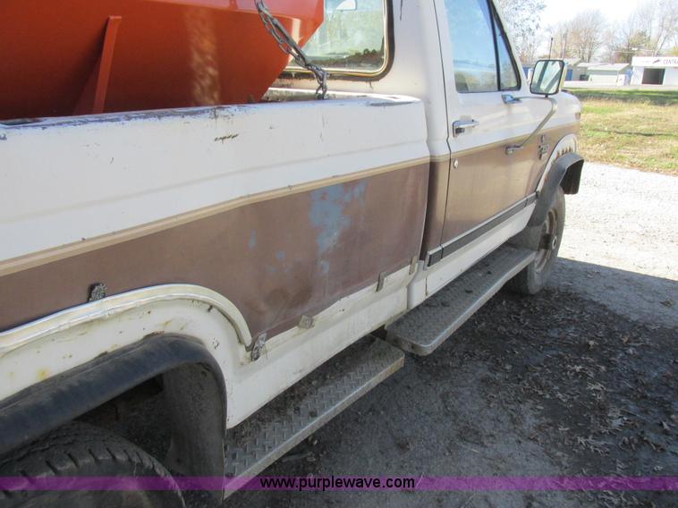 image for item L4122 1986 Ford F350 pickup truck