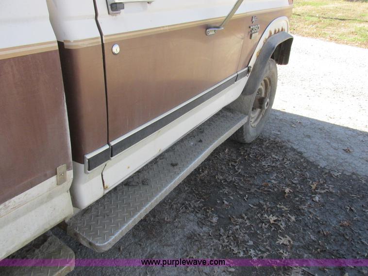 image for item L4122 1986 Ford F350 pickup truck