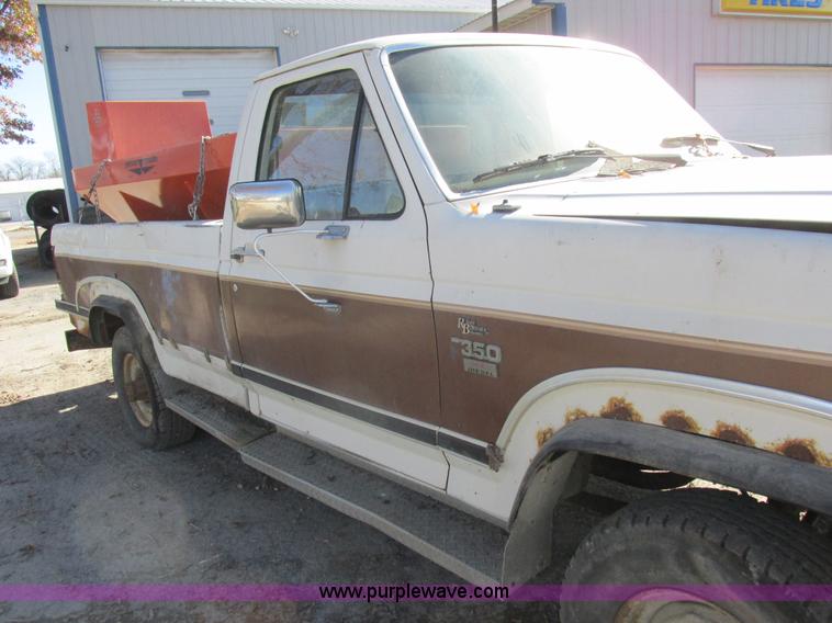 image for item L4122 1986 Ford F350 pickup truck