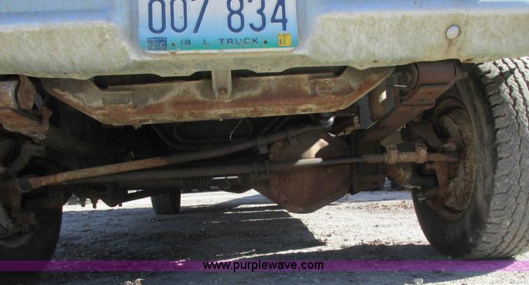 image for item L4122 1986 Ford F350 pickup truck