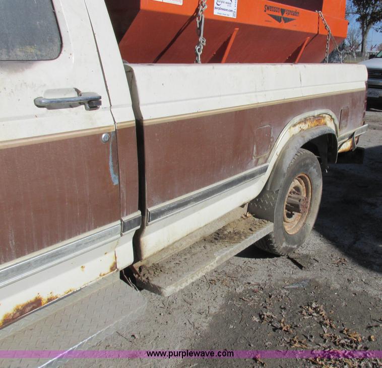 image for item L4122 1986 Ford F350 pickup truck