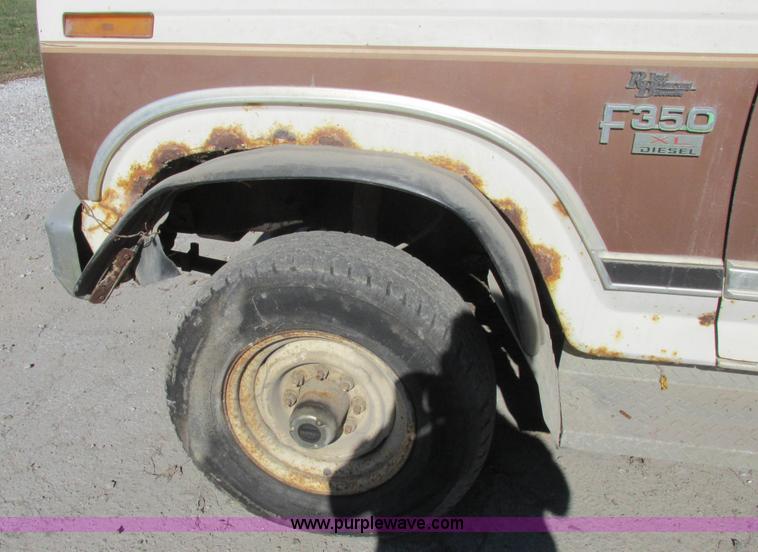 image for item L4122 1986 Ford F350 pickup truck