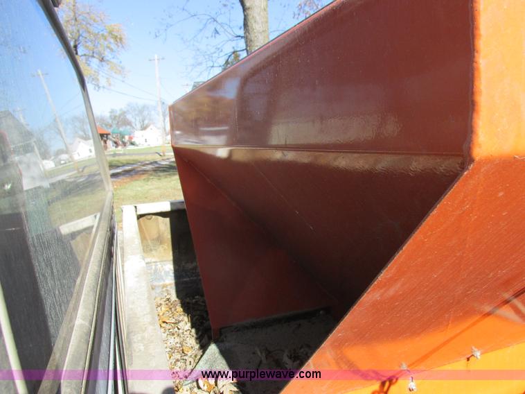 image for item L4122 1986 Ford F350 pickup truck