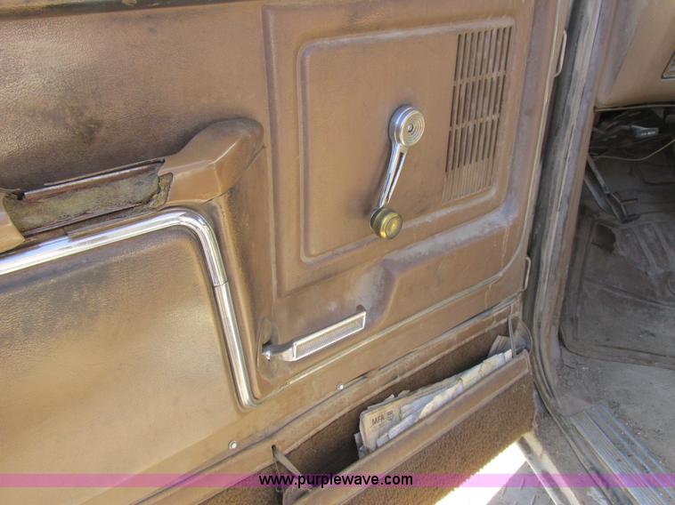 image for item L4122 1986 Ford F350 pickup truck