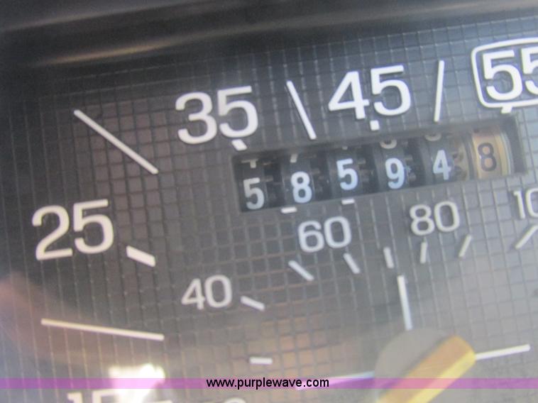 image for item L4122 1986 Ford F350 pickup truck